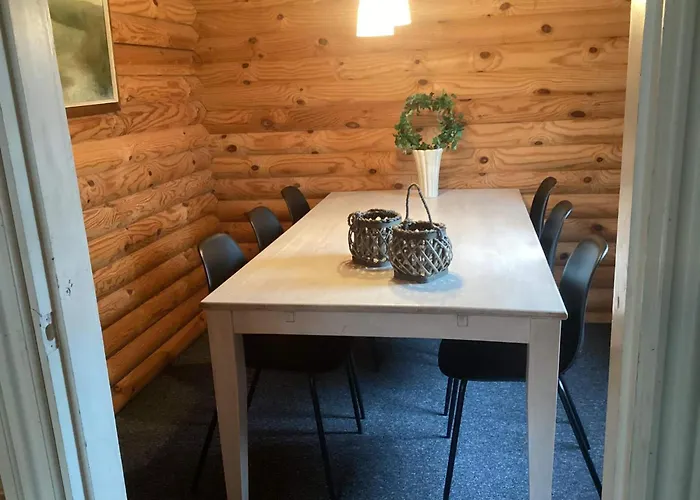 5 Person In Hovborg-by Traum